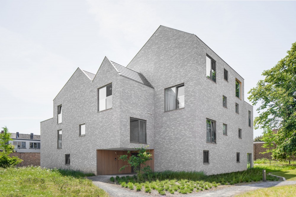 Abscis Architecten - nieuw woonblok in de kloostertuin - foto Jeroen Verrecht