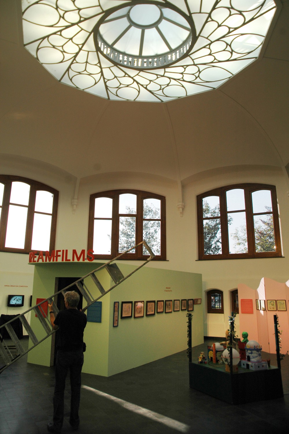 Abscis Architecten - Hemicycle omgebouwd tot tentoonstellingsruimte – fotografie Peter Lorré