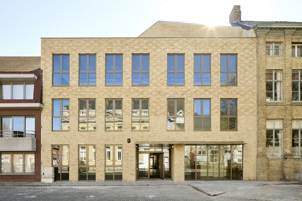 Abscis Architecten - Voorgevel gebouw C aan het Burgemeester Bertenplein - fotografie Steven Neyrinck