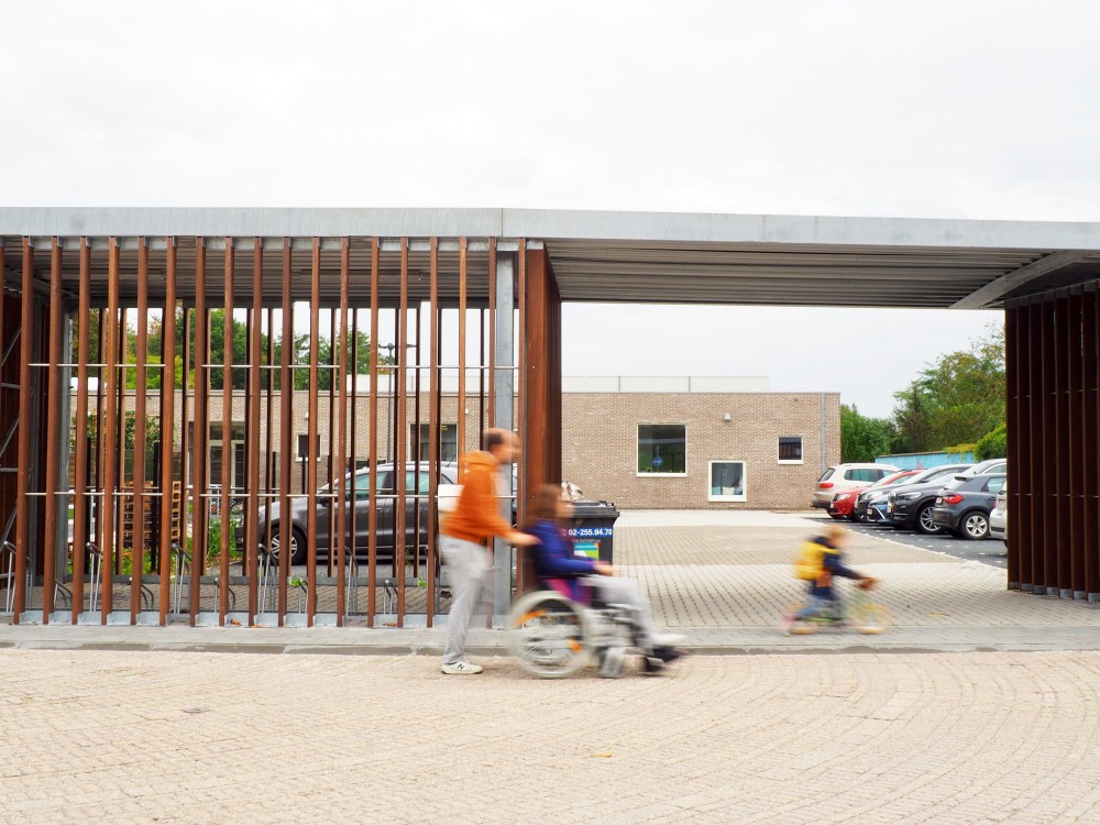 Abscis Architecten - toegang fietsen- en autostaanplaatsen - foto Abscis Architecten